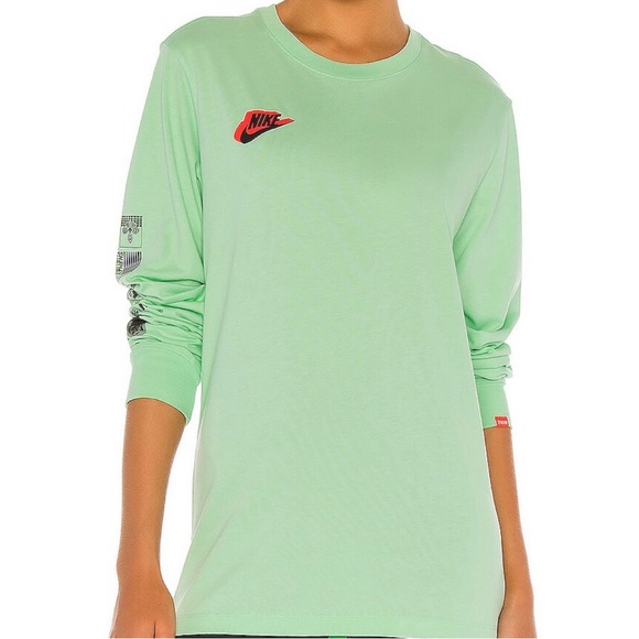 NSW HBR WORLDWIDE TEE
Nike
Color: Cucumber Calm
Size:S - Picture 2 of 5